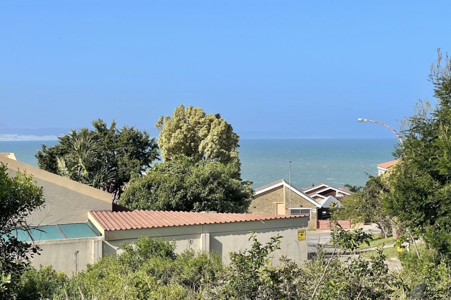 0 Bedroom Property for Sale in Wavecrest Eastern Cape